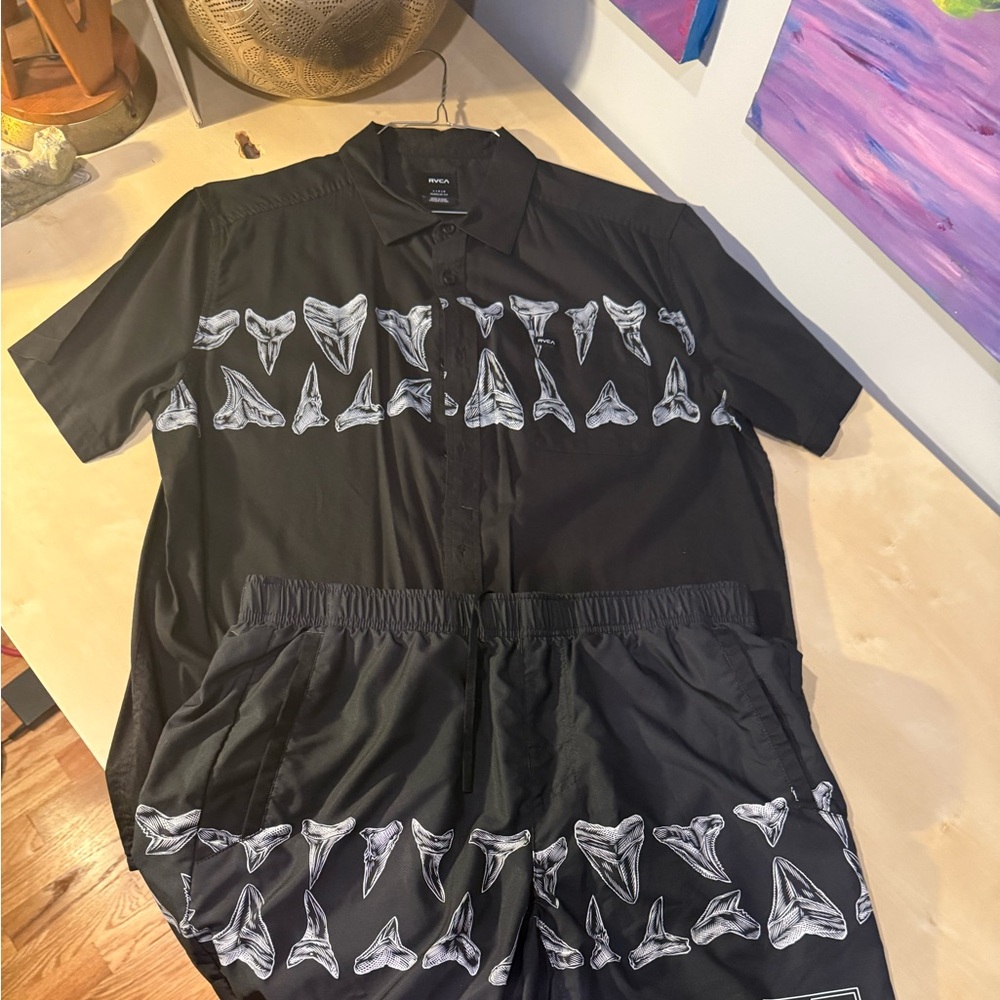Black Shirt and Shorts Set with Shark Tooth Pattern